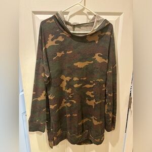 5/$25 camouflage sweatshirt‎